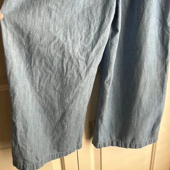 Old Navy Chambray Long Sleeve Wide leg Cropped Jumpsuit women’s size Medium - Picture 14 of 15